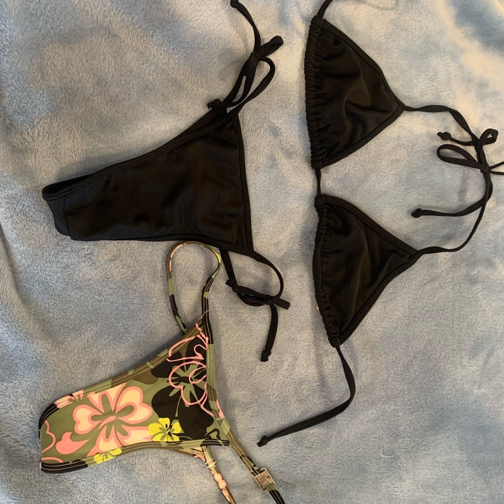 NWT Berrydog bathing suit with interchangeable bottom. Never worn.